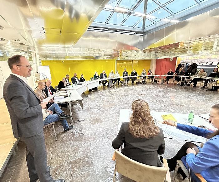 Dr. Andreas Stutter runder tisch lg ibk.jpg