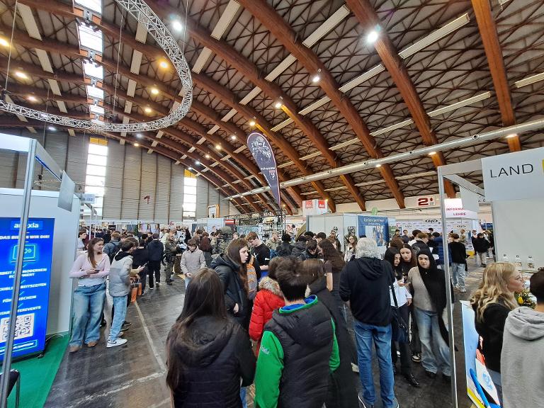 verbrauchsauskunft aom manager hofer oktober 24