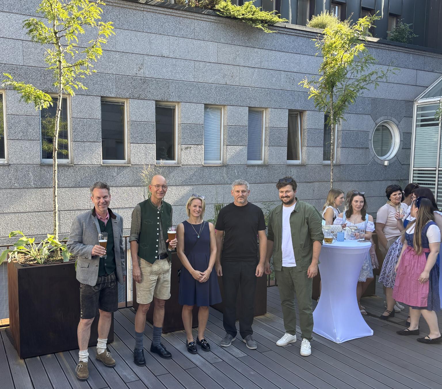 oktoberfest gäste zugeschnitten