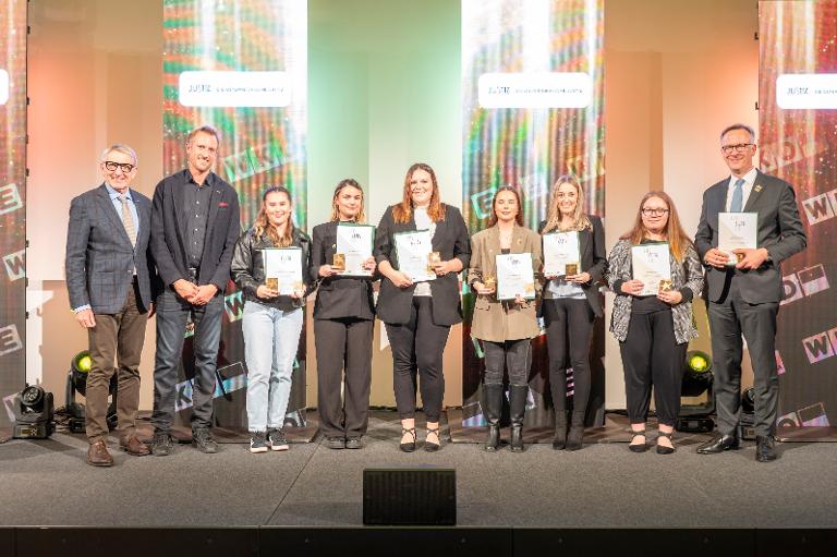 54054449353 b11aa219e4 o