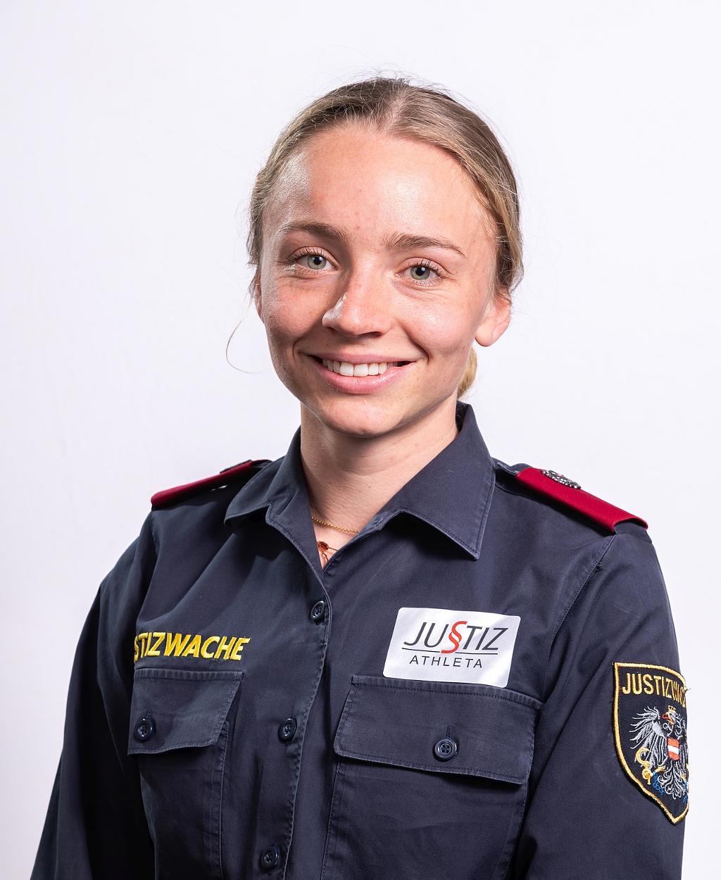 Caroline Bredlinger Caroline Bredlinger