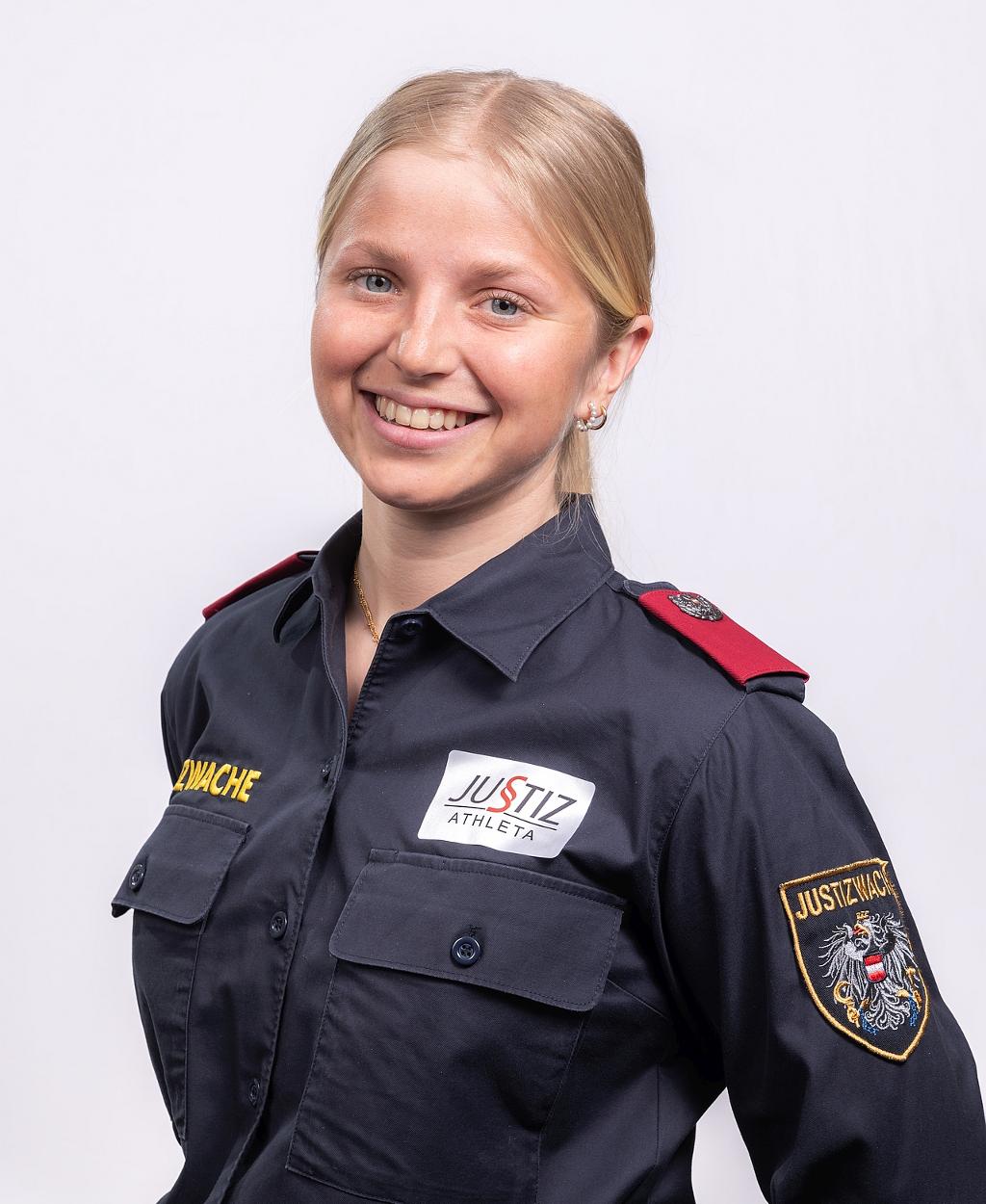 Leonie Pitzer Leonie Pitzer